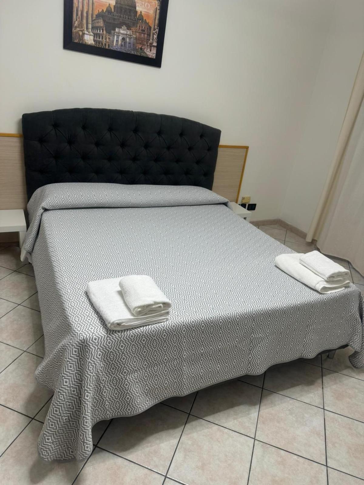 Appartamento Larisarooms Roma Ngoại thất bức ảnh